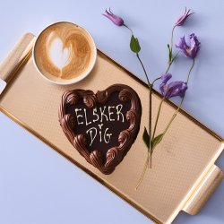 Marcipanhjerte m/ teksten "Elsker dig"